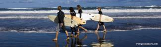 Surferos en las Canteras